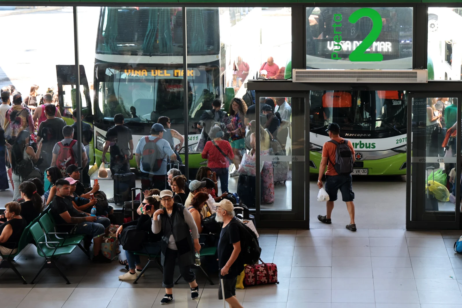 Fiestas Patrias: fiscalizan buses en Estación Central ante millón de pasajeros