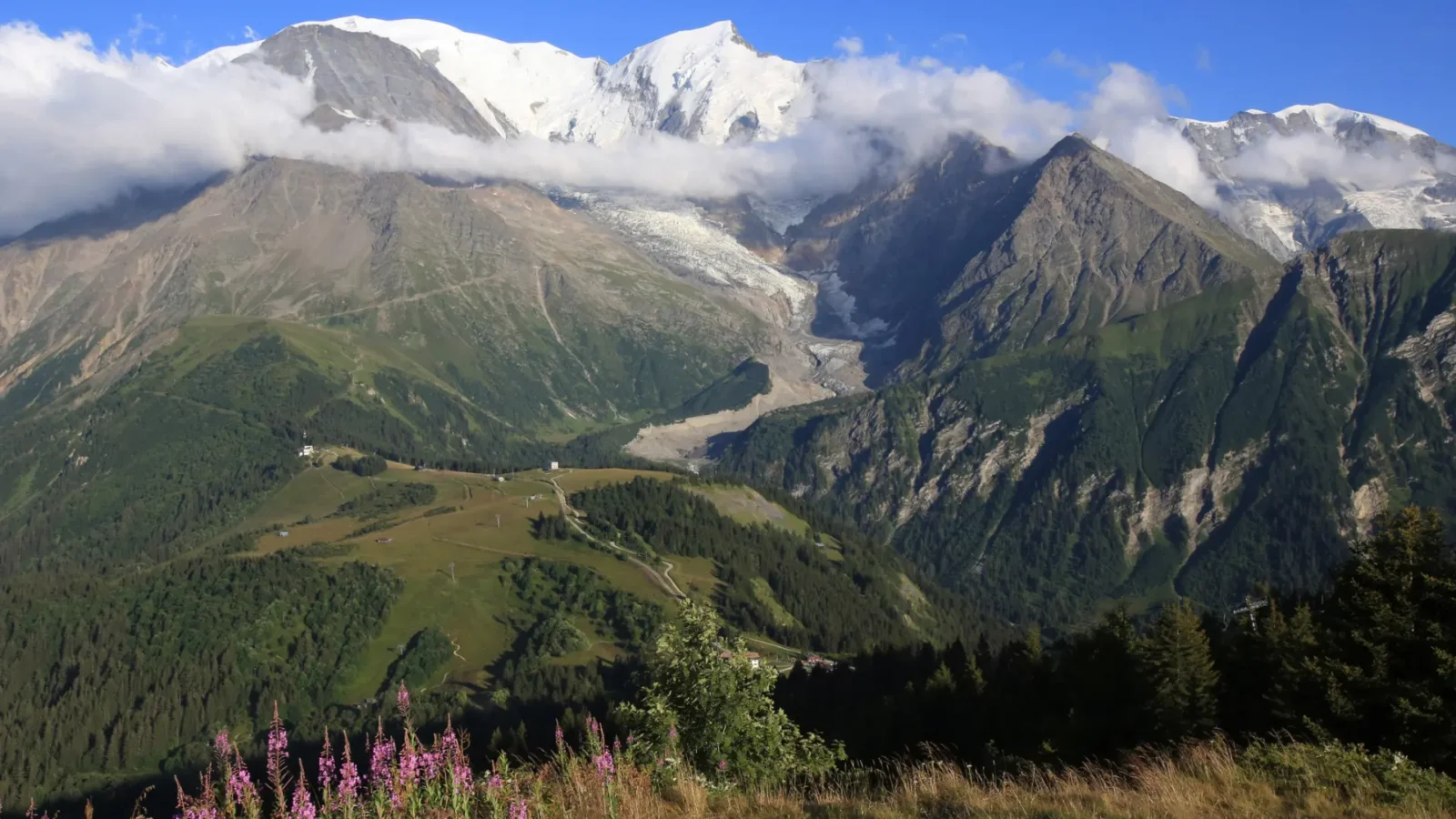 Tour du Mont Blanc: la icónica ruta de trekking planea limitar a los senderistas desde 2027
