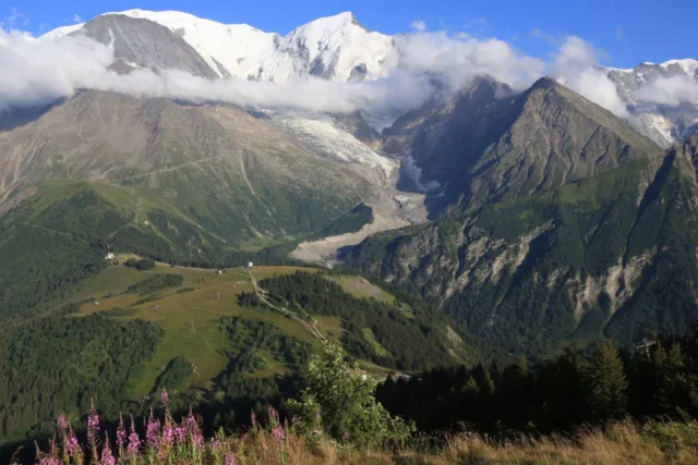 Tour du Mont Blanc: la icónica ruta de trekking planea limitar a los senderistas desde 2027