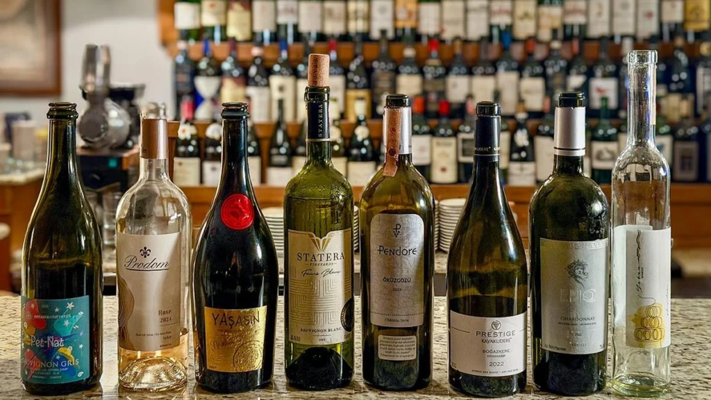 Treinta vinos, una sonrisa: así despierta el vino turco en Estambul