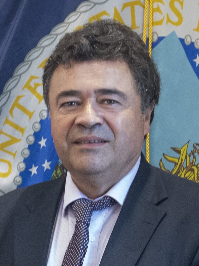 Esteban Valenzuela Van Treek