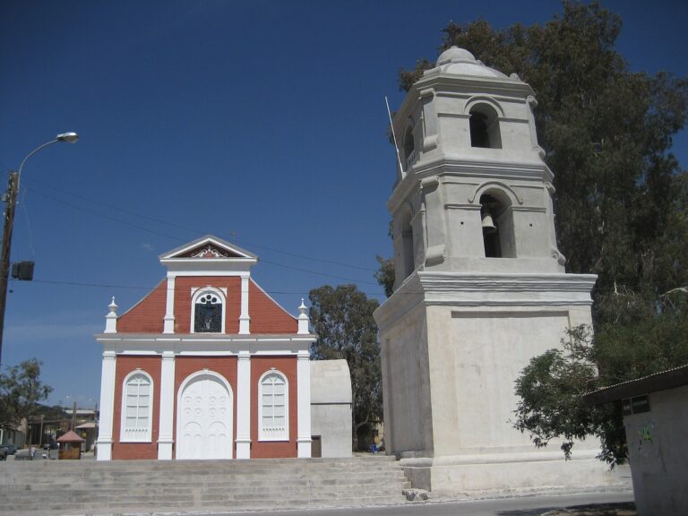 Iglesia y Campanario del Pueblo de Matilla