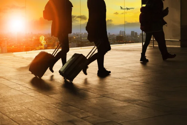 Tráfico aéreo mundial se desacelera en 2026, Europa resiste y Oriente Medio cae