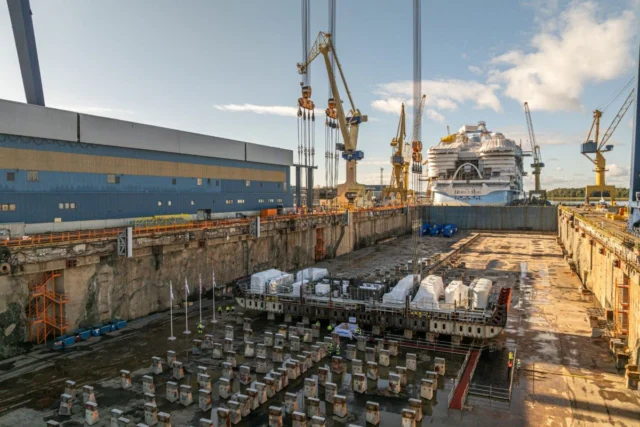 Royal Caribbean pone a flote el megacrucero Hero of the Seas y arranca el quinto de la serie Icon