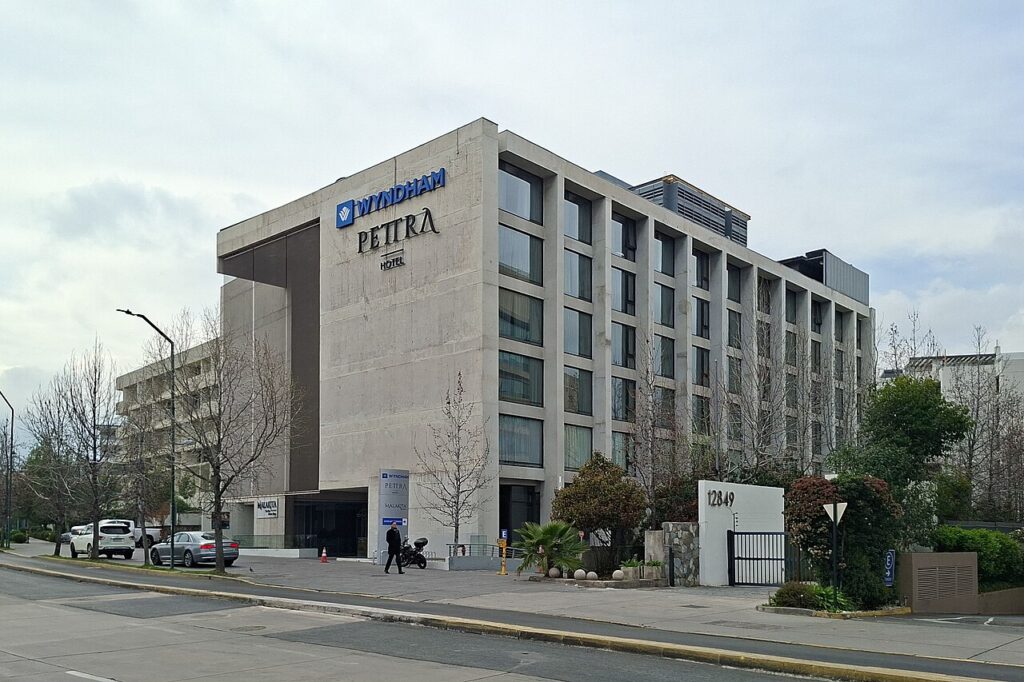 Wyndham Santiago Pettra