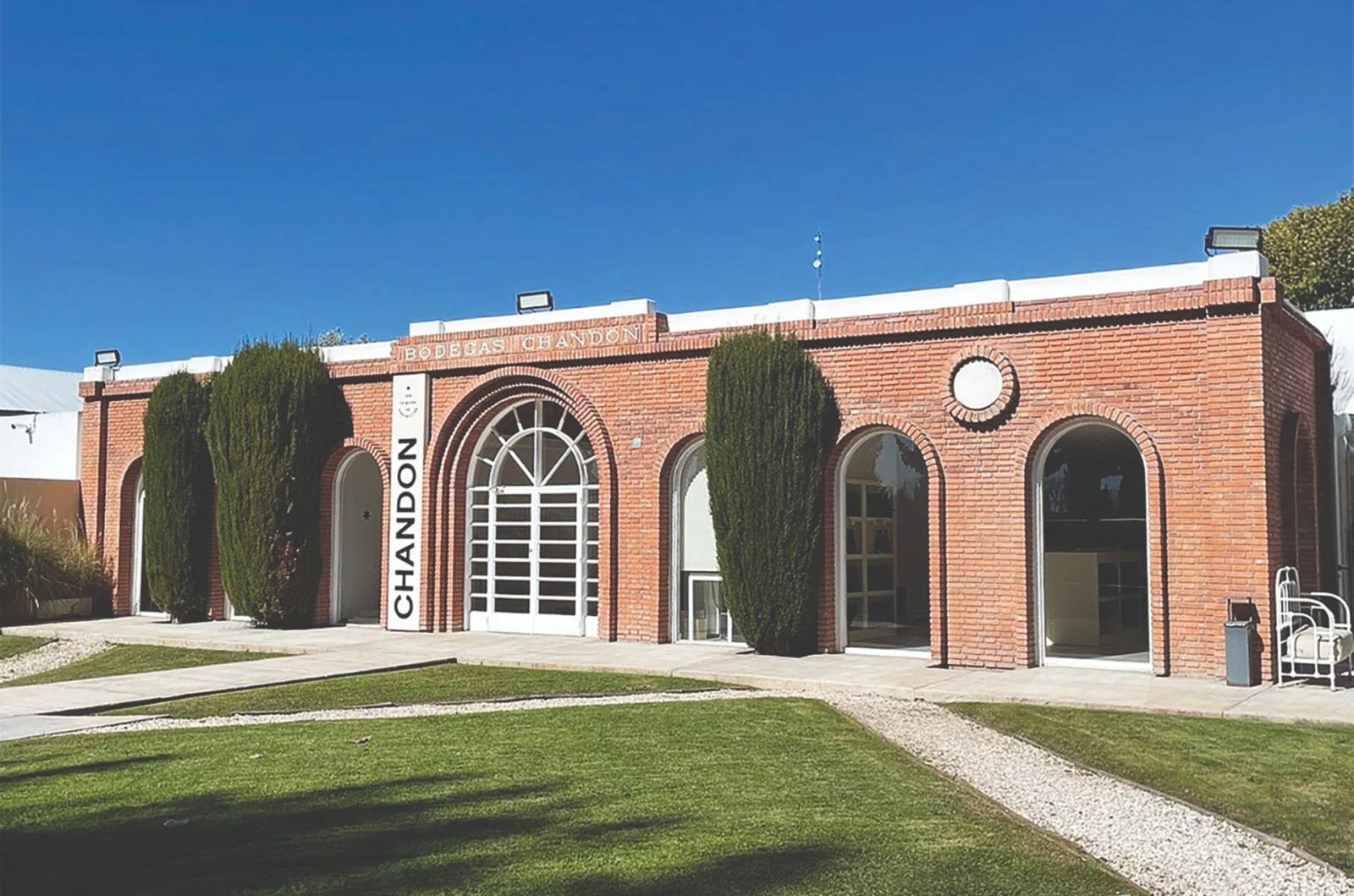 Chandon llegó a Mendoza en 1959 y el sur de Chile tomó su propio camino