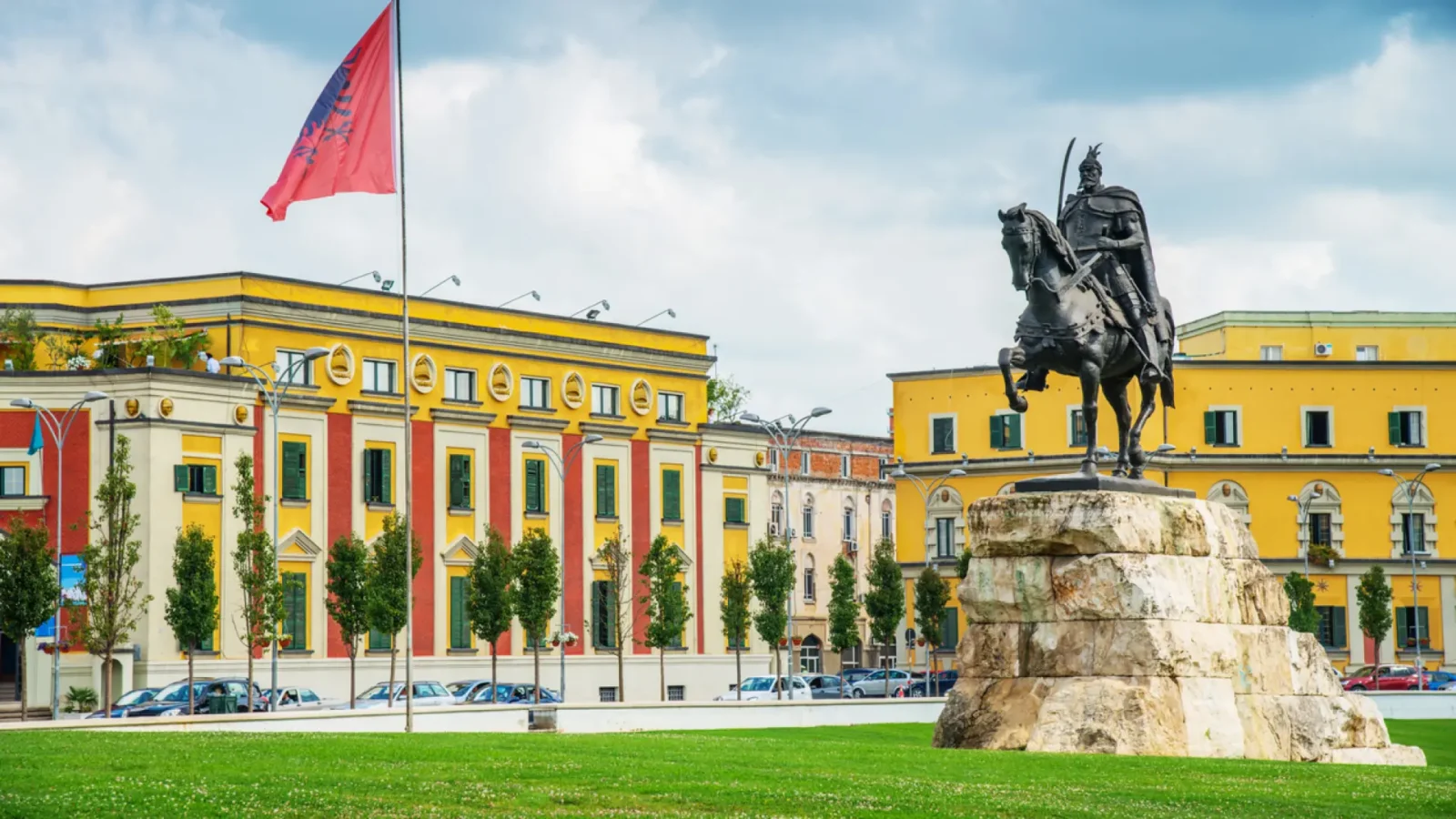 Tirana, con 59 euros diarios, es la ciudad más barata de Europa para viajar en otoño
