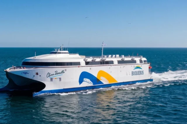 El ferry eléctrico más grande del mundo cruzó el Estrecho de Magallanes rumbo a Uruguay