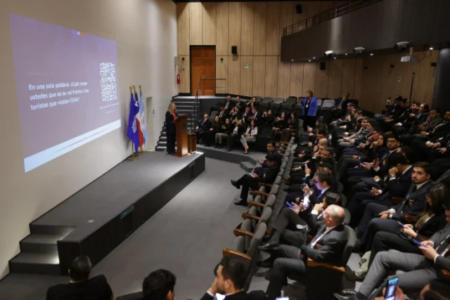 La PDI aprende a recibir bien a los turistas que llegan a Chile