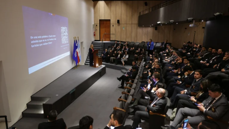 La PDI aprende a recibir bien a los turistas que llegan a Chile