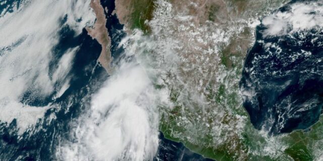 Huracán Polo sube a categoría 1 y amenaza la costa del Pacífico mexicano