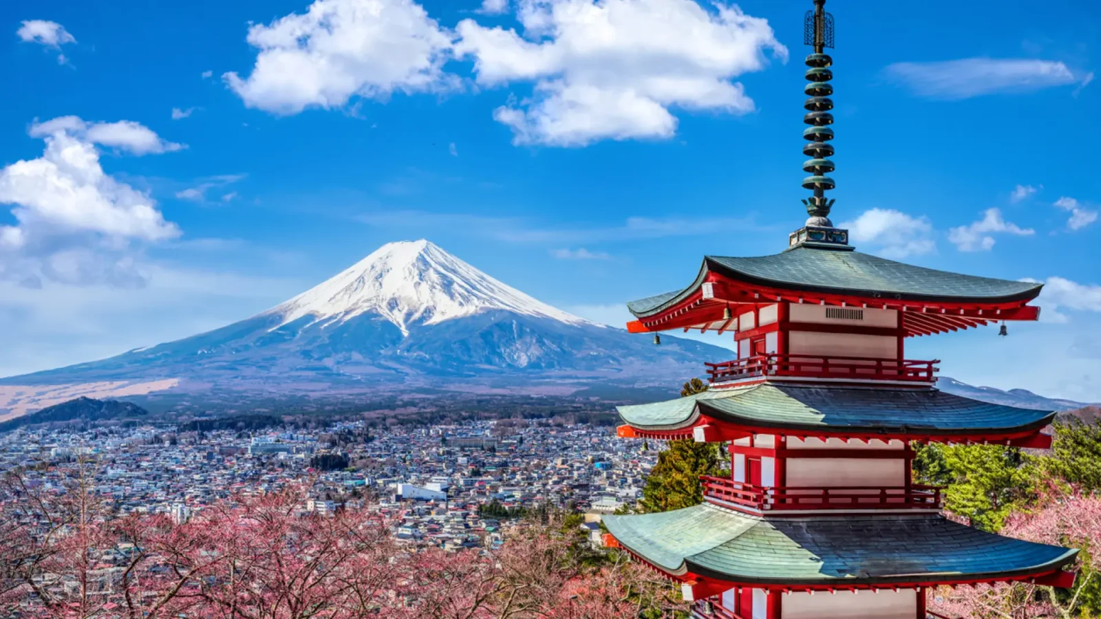 Monte Fuji cobrará rescates en helicóptero desde septiembre de 2027