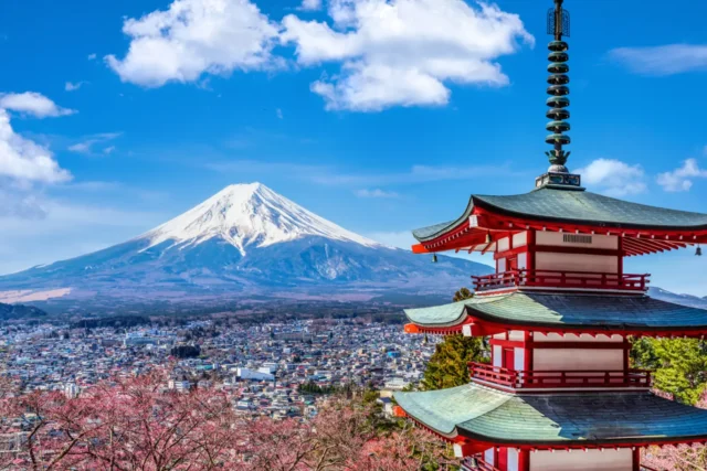 Monte Fuji cobrará rescates en helicóptero desde septiembre de 2027