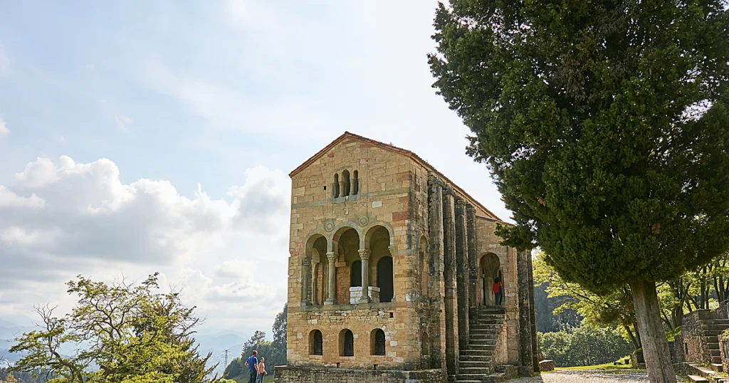 Santa María del Naranco, el monumento asturiano que era más que una iglesia