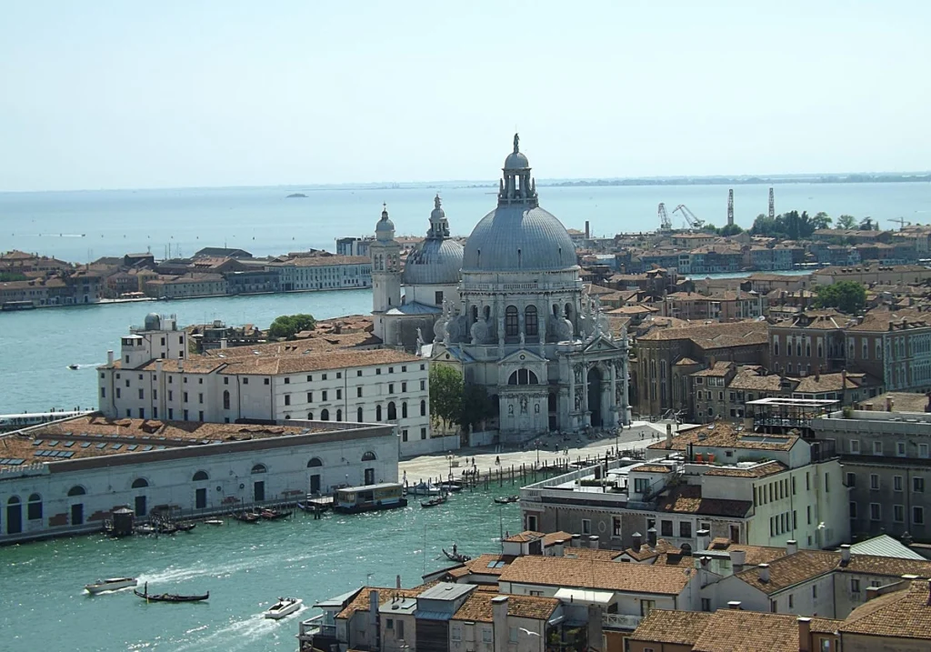 Venecia a 25 euros: cómo aprovechar la ruta Sevilla-Italia en otoño