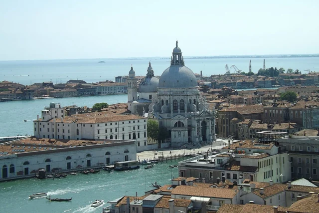 Venecia a 25 euros: cómo aprovechar la ruta Sevilla-Italia en otoño