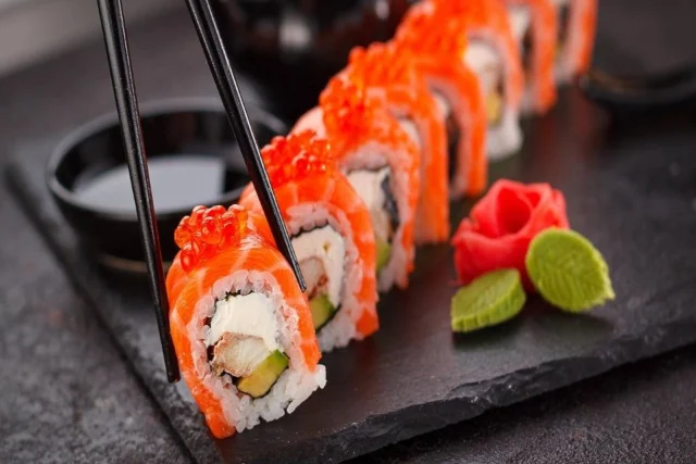 Sushi y pizza en el mismo plato: tres tenedores libres en Santiago