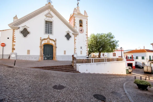 Alte, el pueblo blanco del Algarve portugués que se vive sin prisa