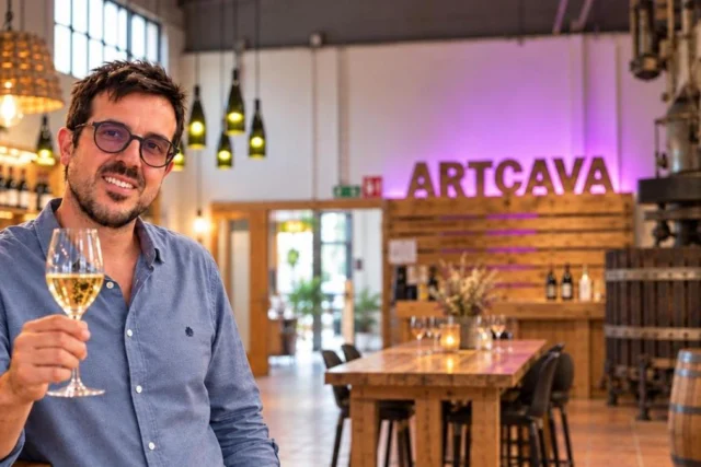 El repetidor de bachillerato que hoy enseña vino en el Penedès