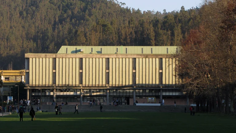 Biblioteca Central "Luis David Cruz Ocampo"