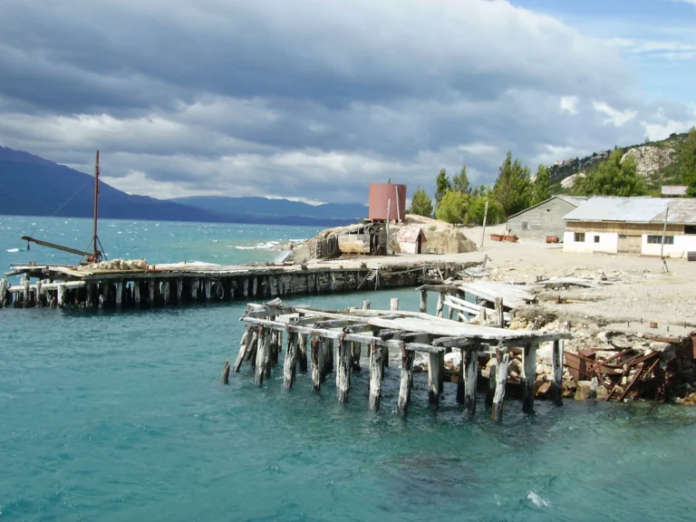 Campamento minero Puerto Cristal