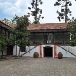 Casa y parque del Centro Cultural Las Condes