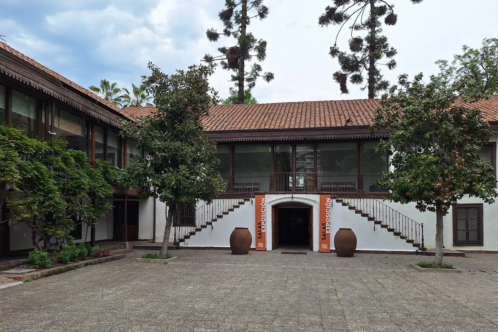 Casa y parque del Centro Cultural Las Condes