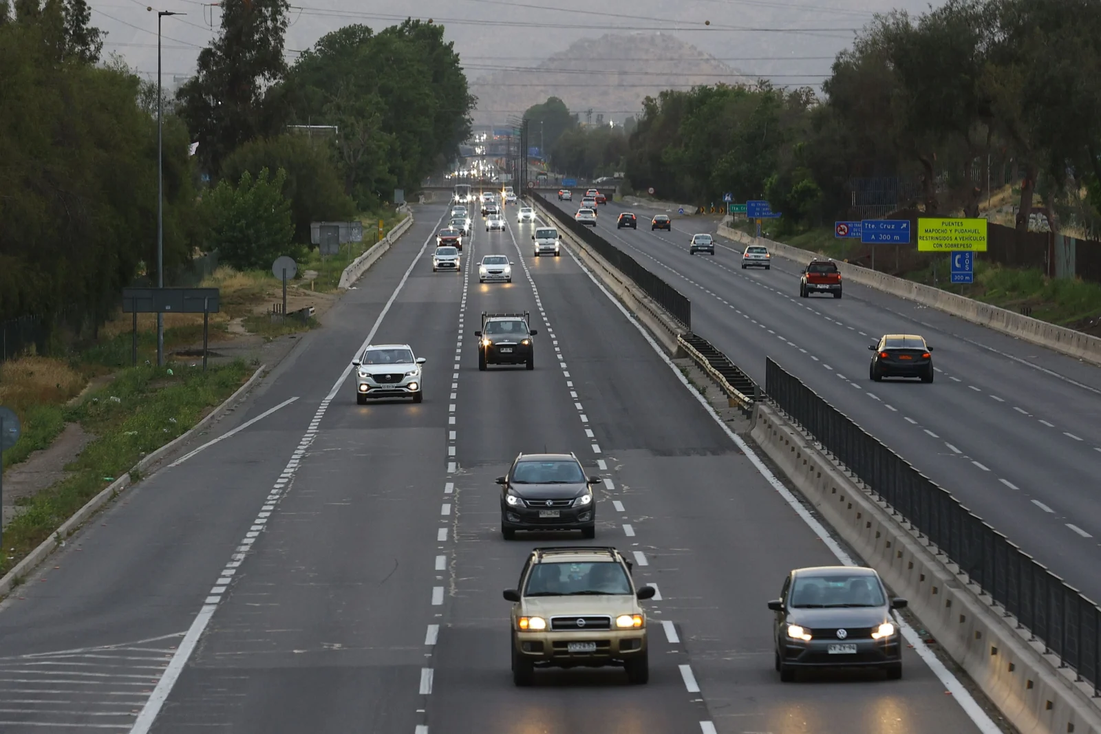 Más de 442 mil vehículos saldrán de Santiago este fin de semana largo