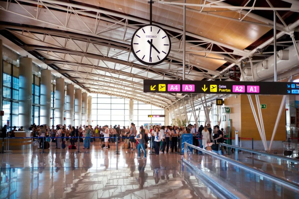Madrid-Barajas crece en pasajeros y suma rutas a Haikou, Riad y Trípoli