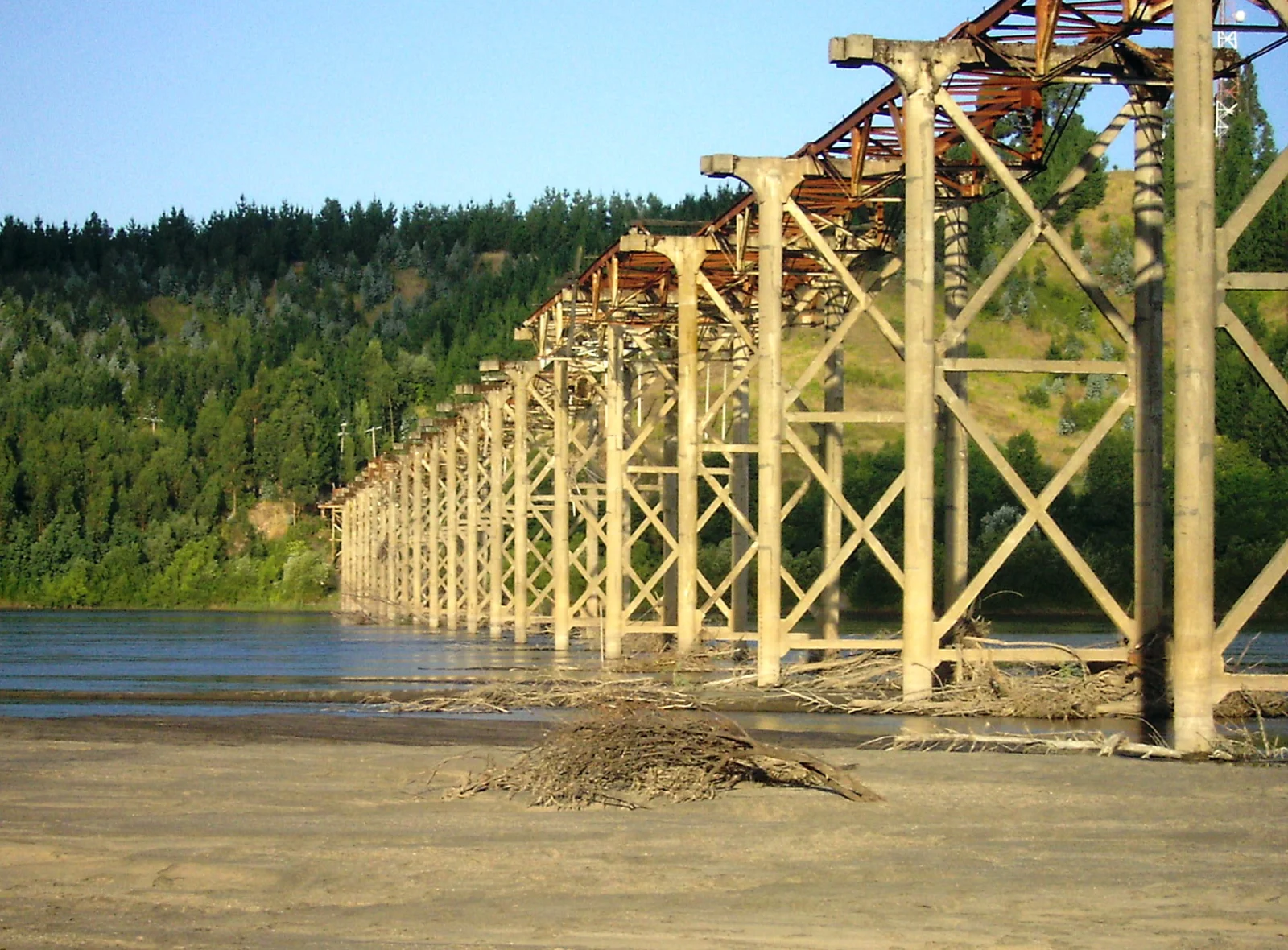Puente Viejo sobre el río Itata