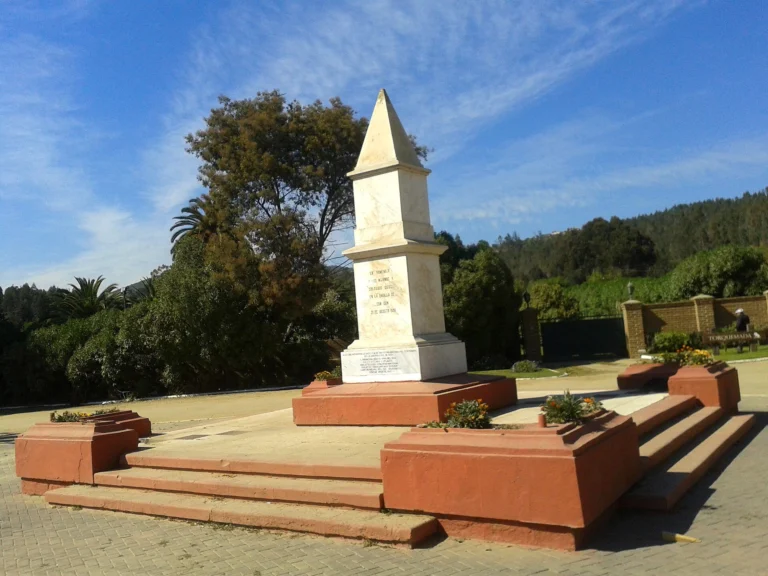 Réplica del monolito en memoria de los caídos en la Batalla de Concón