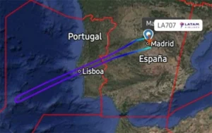 Emergencia médica hace dar media vuelta a vuelo Latam Madrid-Santiago