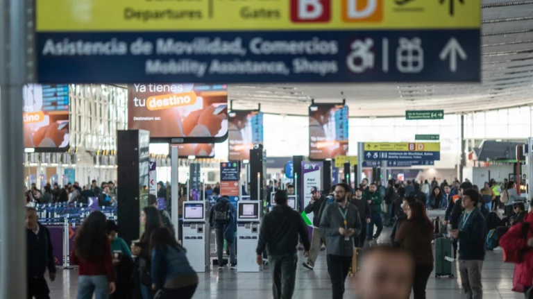 Fin de semana largo, 403.863 pasajeros en el aeropuerto de Santiago