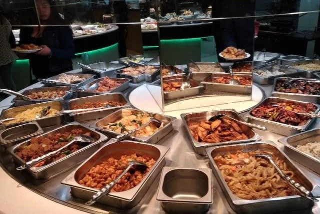Tres buffets en Santiago para combinar sushi, parrilla y comida peruana