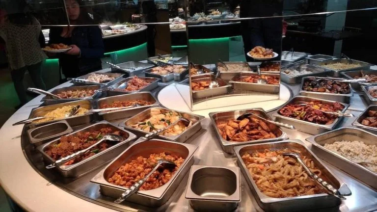 Tres buffets en Santiago para combinar sushi, parrilla y comida peruana