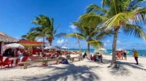 Punta Cana sigue sumando turistas mientras Cancún pierde pasajeros