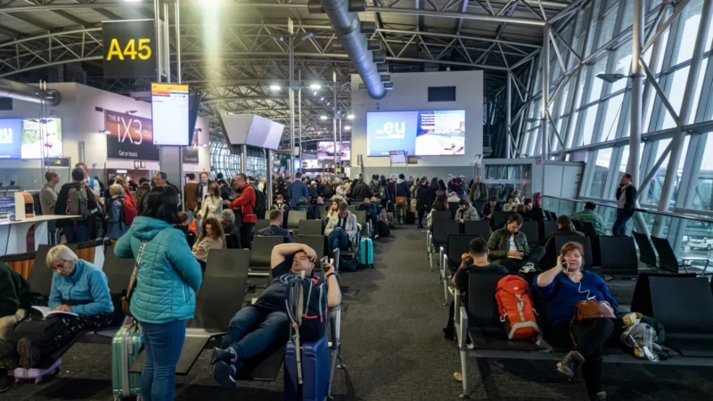 Huelga nocturna en Charleroi: 44 vuelos cancelados y 7.000 pasajeros afectados