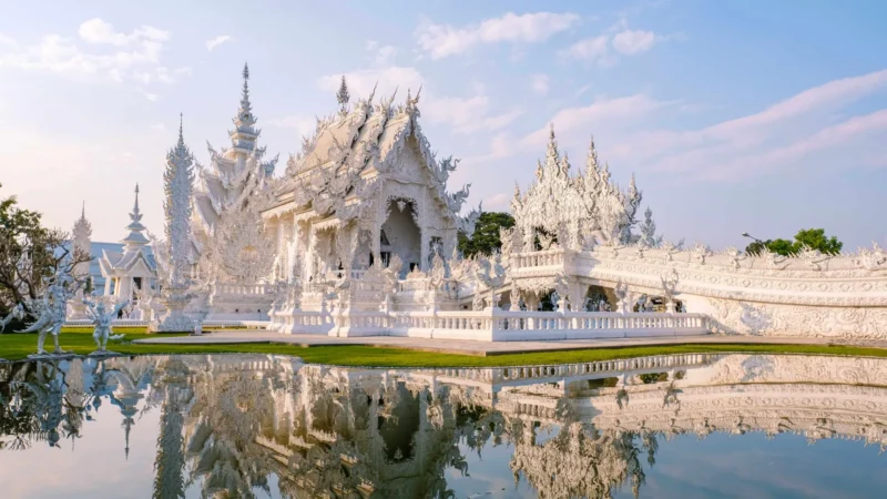 Tailandia busca turistas de alto gasto, pero vuelos caros y competencia frenan la meta