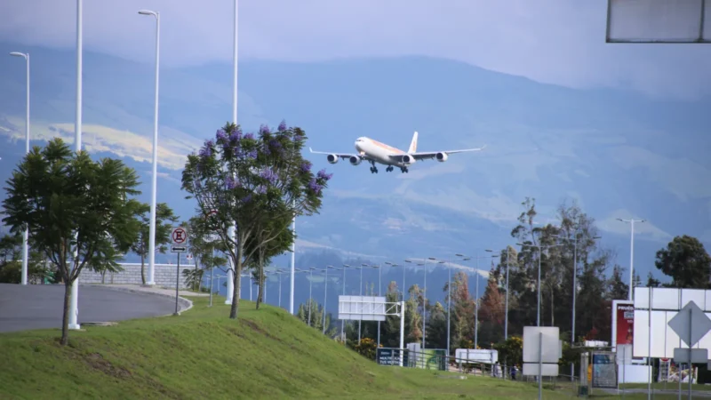 Ecuador abre sus cielos a aerolíneas extranjeras y cambia las reglas del viaje