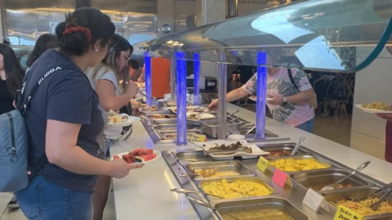 Tenedores libres en Santiago: tres opciones para comer con amigos hasta tarde