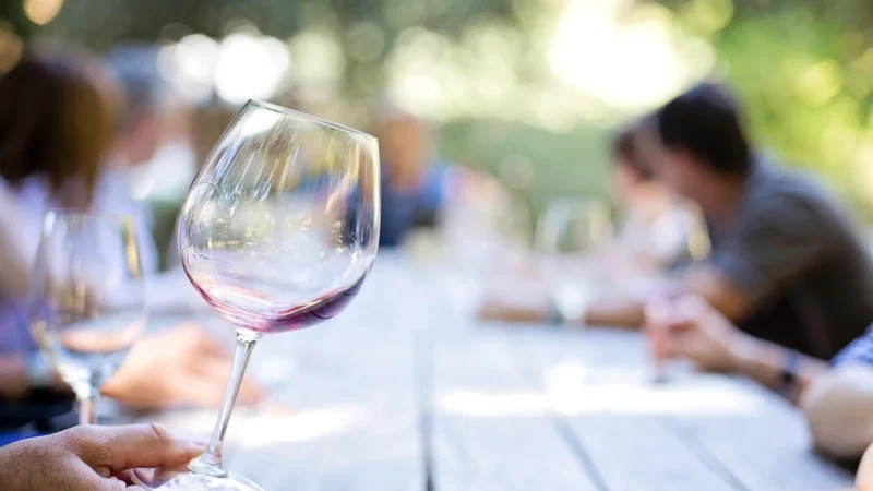 Treinta vinos, una sonrisa: así despierta el vino turco en Estambul