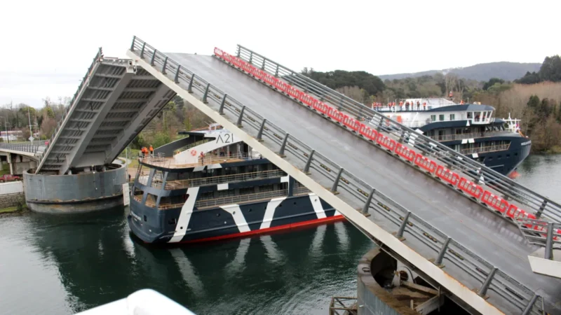 Puente Cau Cau de Valdivia a un paso de abrirse a 45 grados