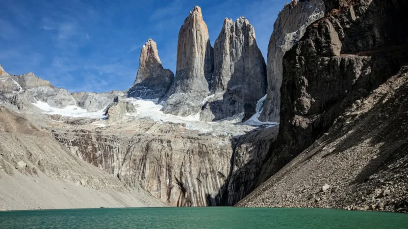 Dos turistas españoles expulsados de Torres del Paine por fumar en zona no habilitada