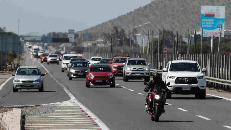 Más de 442 mil vehículos saldrán de Santiago este fin de semana largo