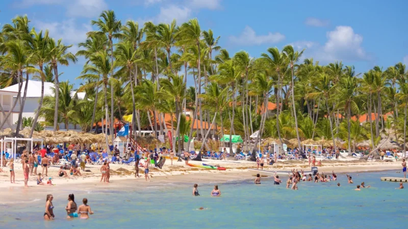 Punta Cana sigue sumando turistas mientras Cancún pierde pasajeros