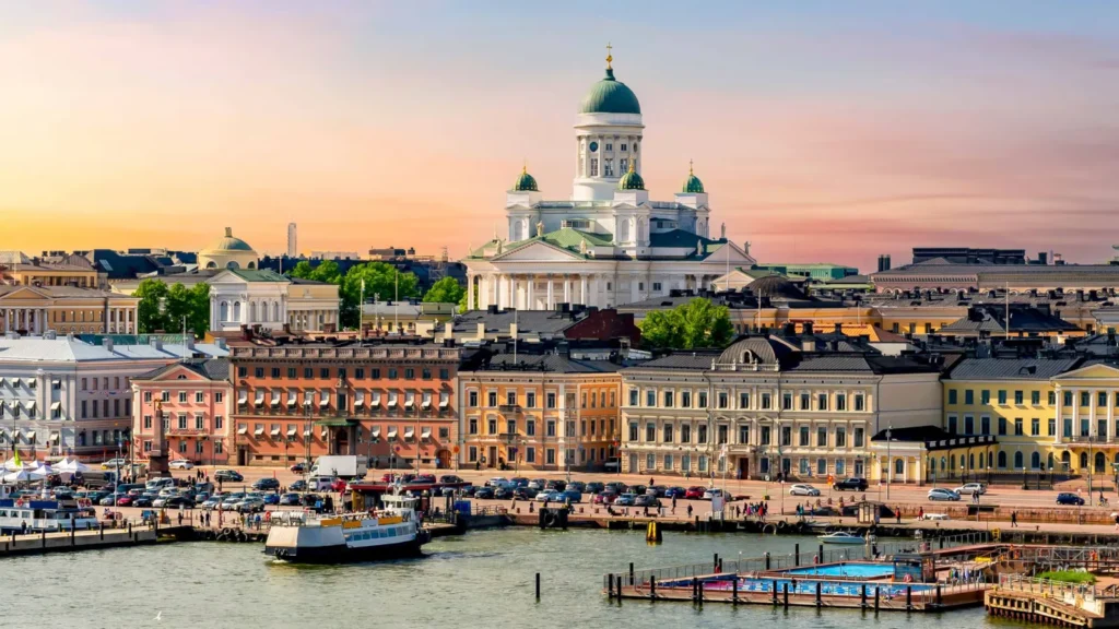 Finlandia en la ruta de los Reyes: arquitectura, diseño y Ártico