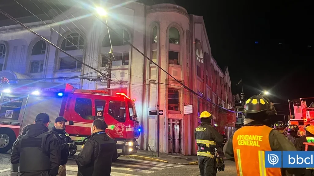 Mercado de Valdivia: incendio nocturno afectó al Restaurante Safari