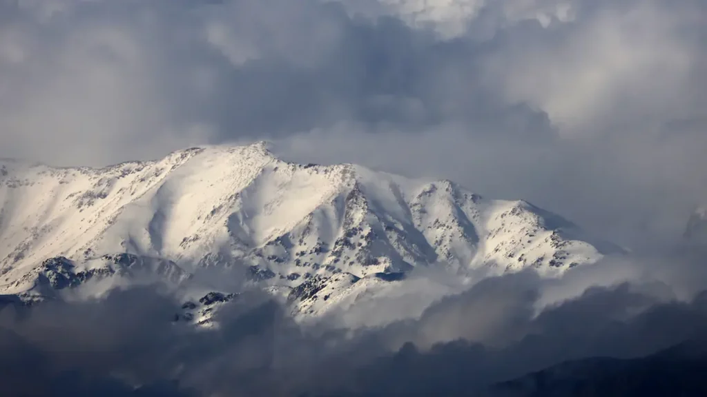Alerta en la RM: tormentas y granizo obligan a cancelar excursiones a la cordillera