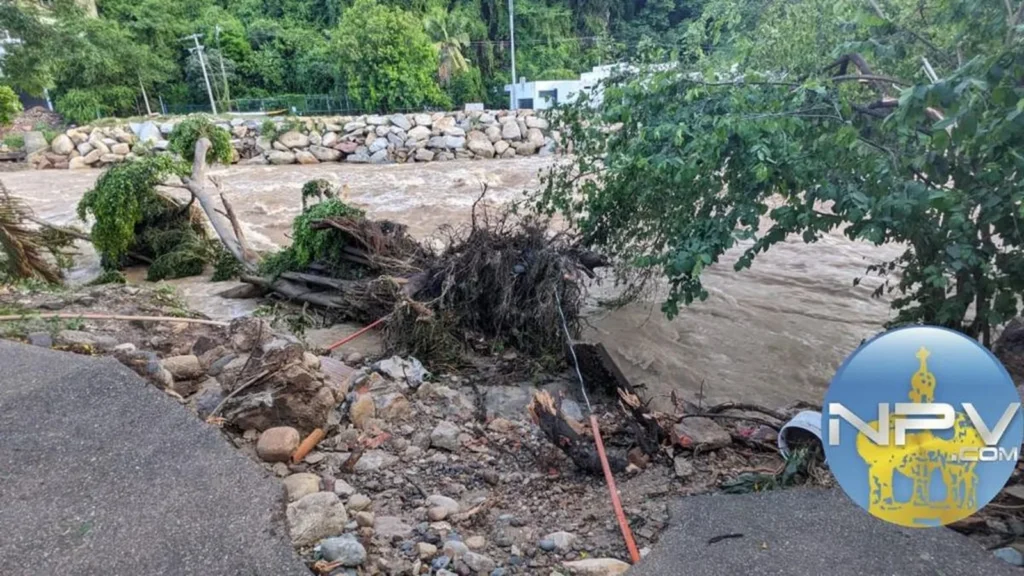 Huracán Simón: evacúan a casi 5 mil turistas en Puerto Vallarta