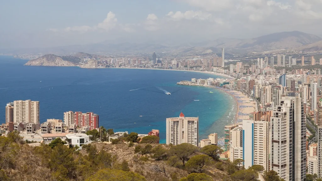 Benidorm gana el European Green Leaf 2028: un destino sostenible que Chile puede mirar